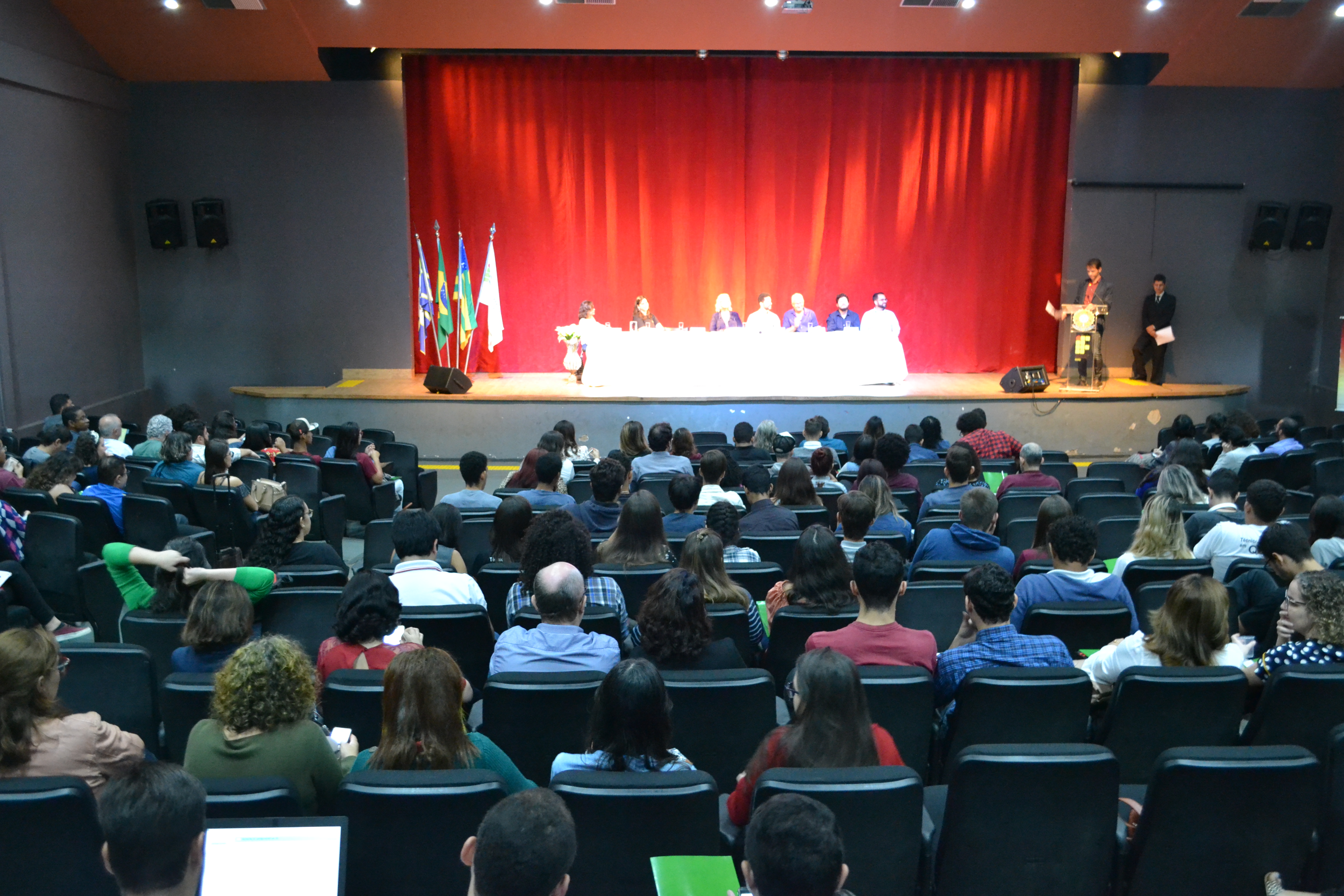 Solenidade de abertura do 11º SICT foi realizada no teatro do IFG Anápolis.