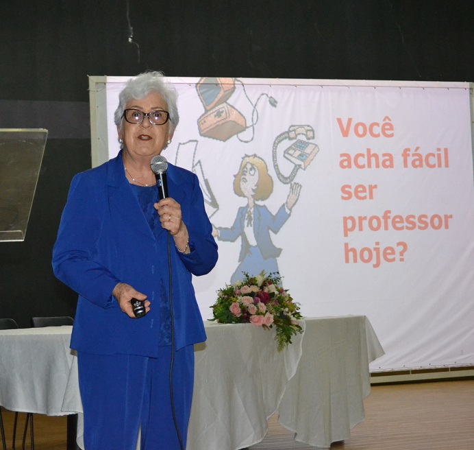 Há 55 anos na docência, profa. Mirza se diz uma apaixonada pela educação