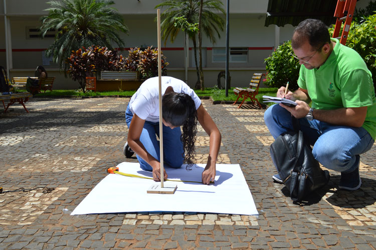 Estudantes fizeram a medição em vários momentos, entre 12h24 e 13h do dia 21 de março de 2019