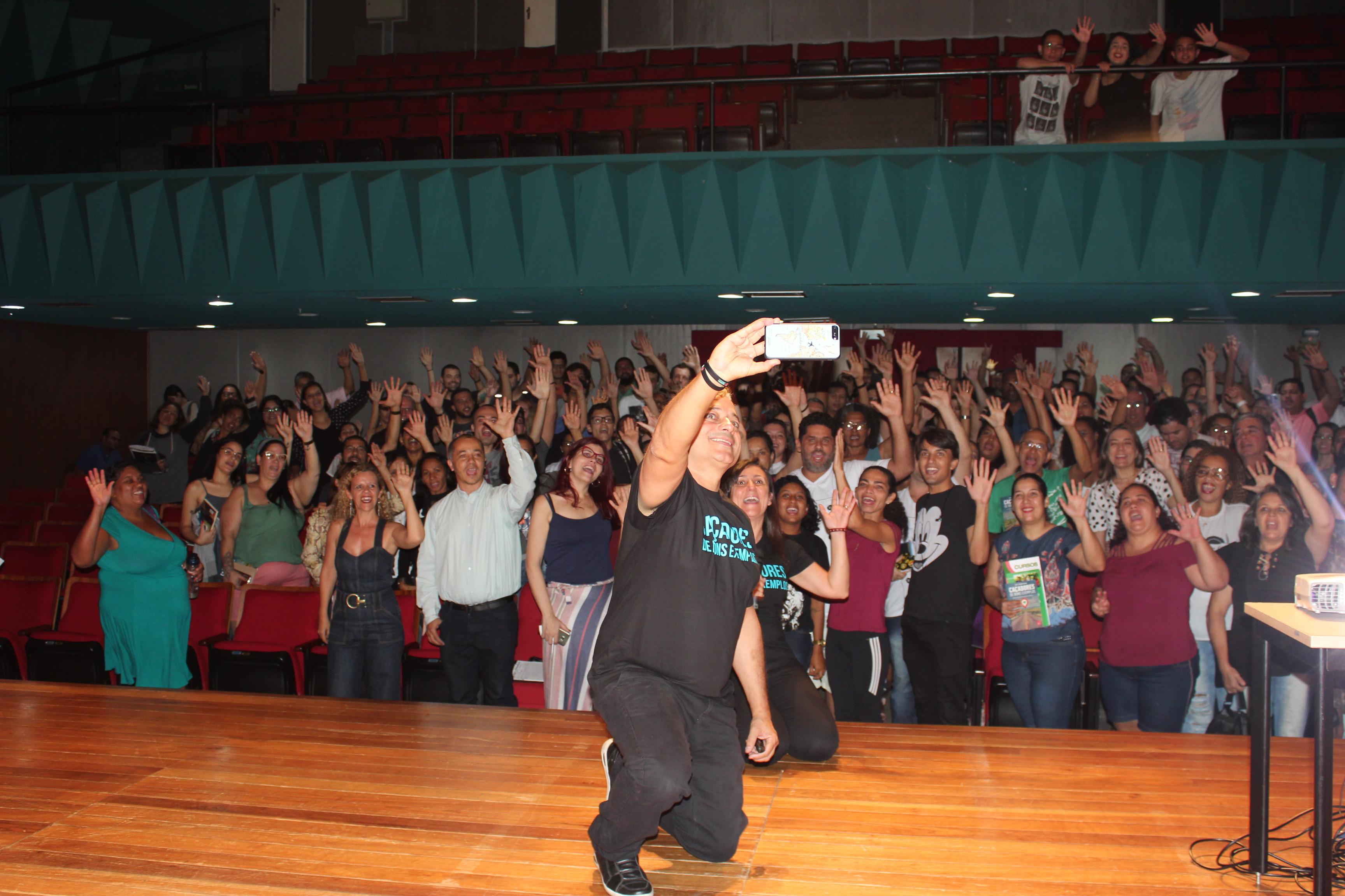 Iara e Eduardo na palestra que busca sensibilizar o público para a ação