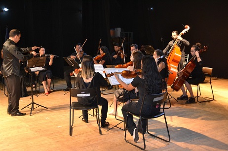 Alguns integrantes da Orquestra Jovem de Anápolis, durante ensaio aberto no Câmpus