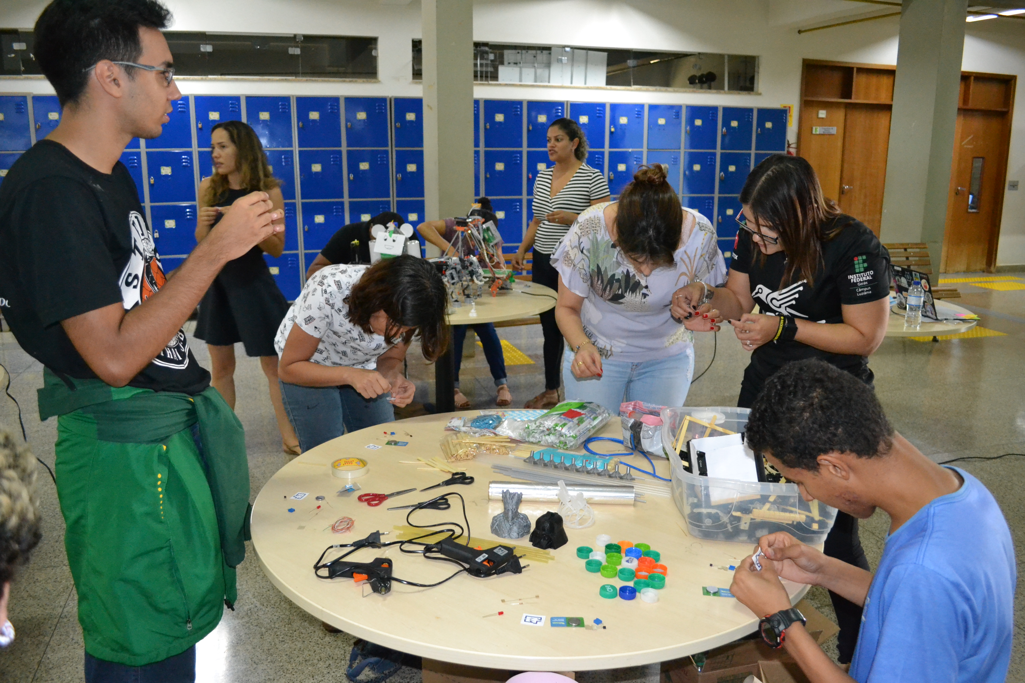 Oficina As infinitas possibilidades do Open Hardware, com o grupo de robótica do câmpus, Metabotix