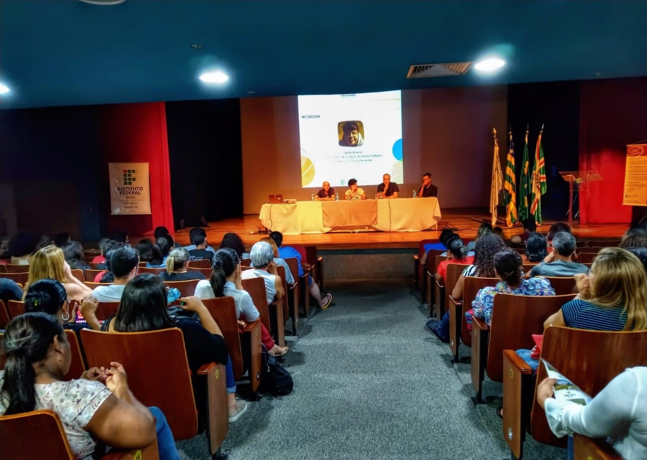 Mesa redonda sobre produção cultural reuniu nomes como Carlos Brandão, jornalista e organizador do Chorinho do Grande Hotel, e Léo Razuk, da Monstro Discos e um dos organizadores do Goiânia Noise