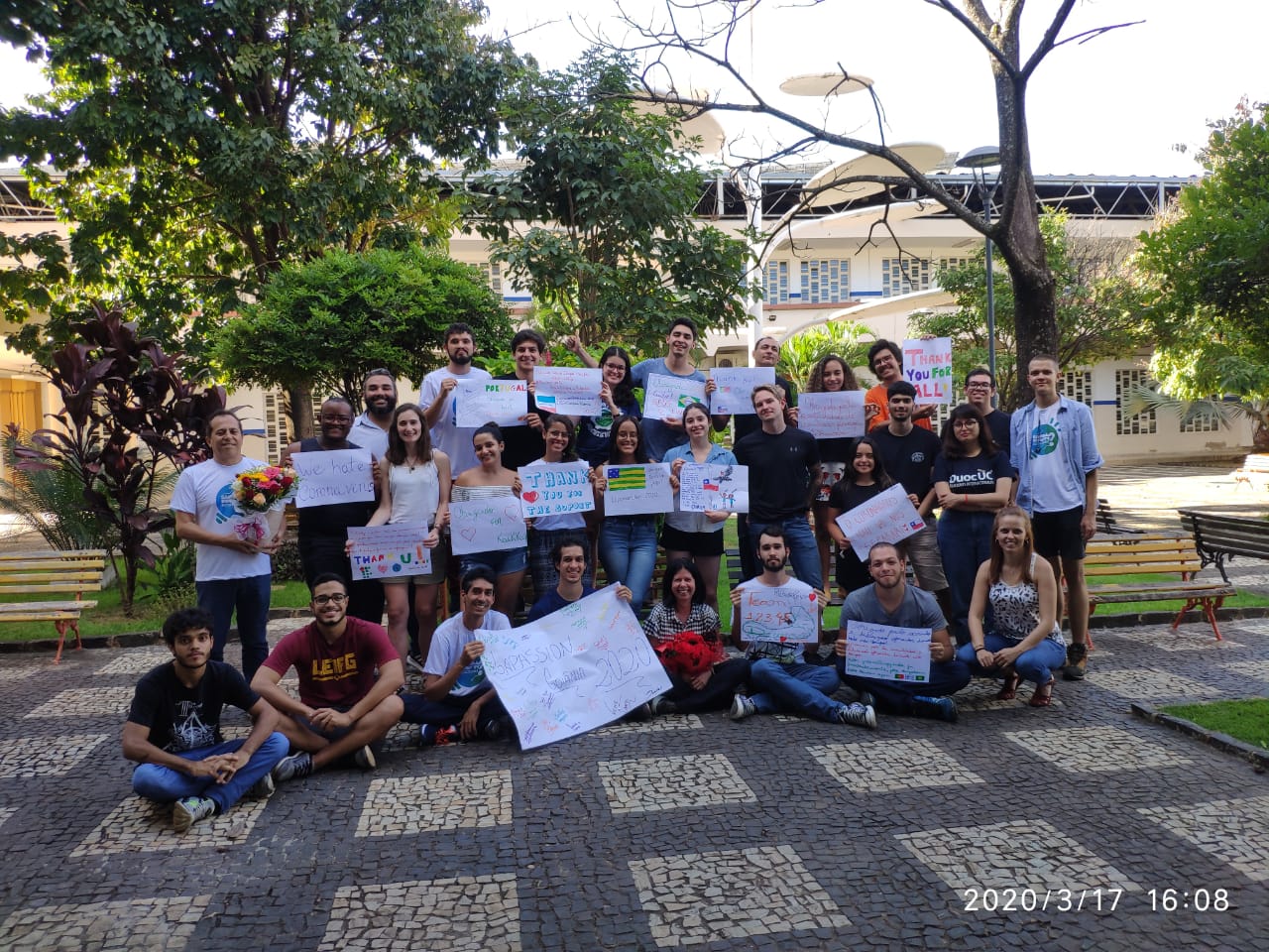 Estudantes que participam do Projeto LAPASSION durante curso presencial