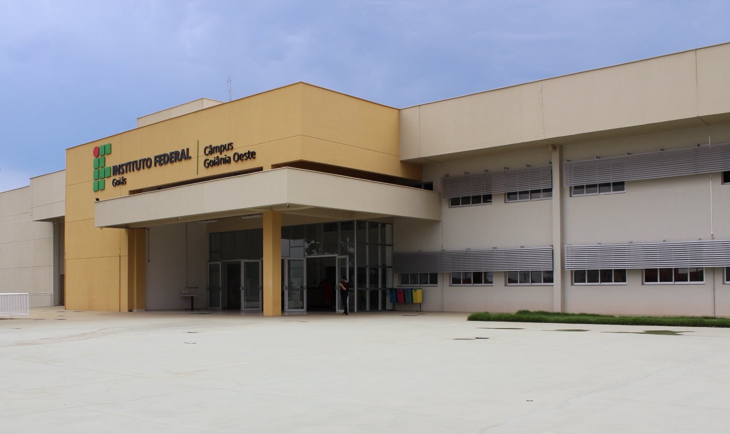 Entrada da sede definitiva do Câmpus Goiânia Oeste