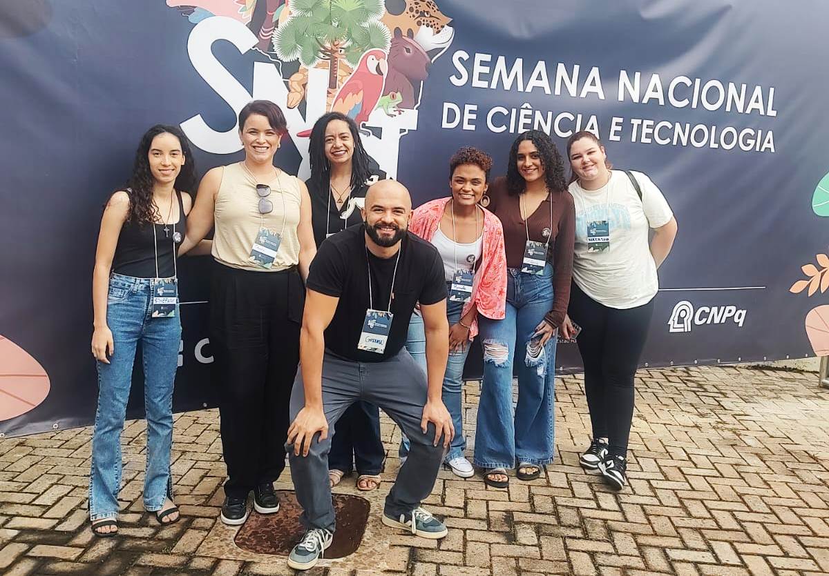 Professores e alunos do Câmpus, na SNCT do IFG, em Goiânia