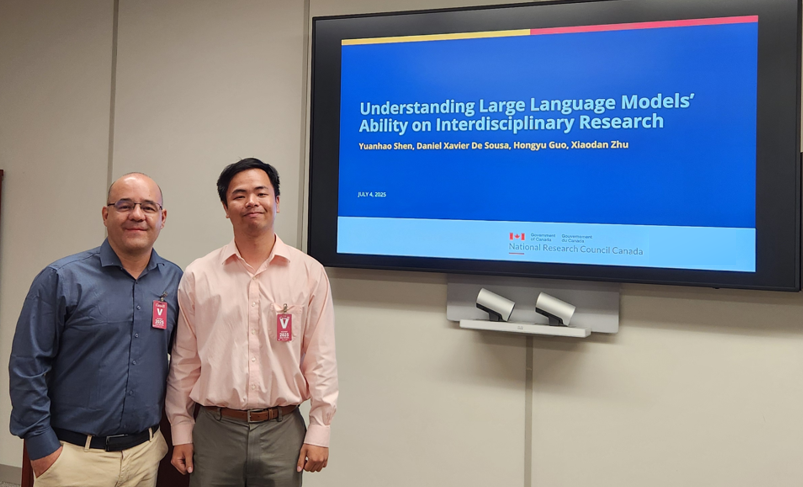 Professores Daniel Xavier e Yuanhao Shen em apresentação no NRCC