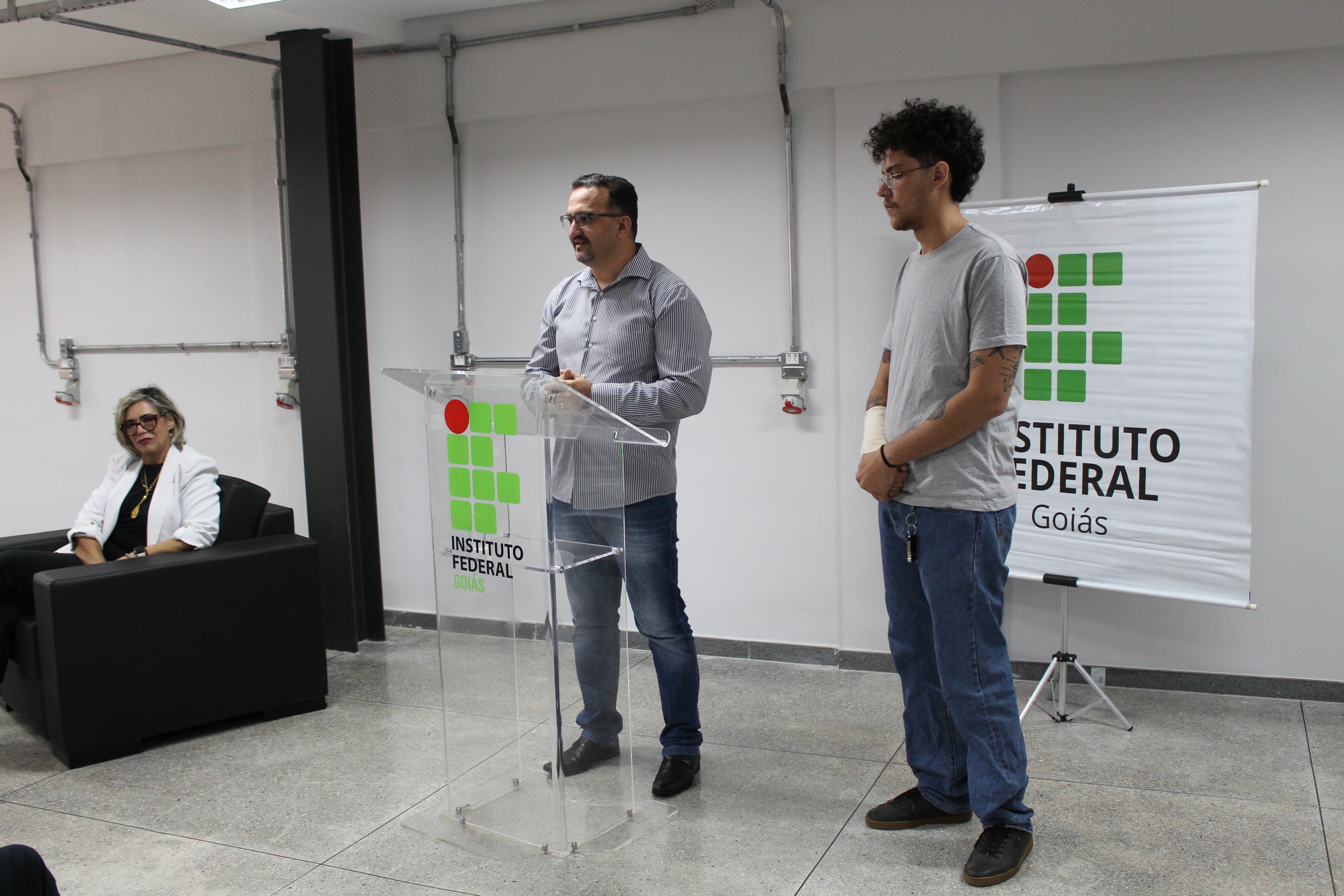 Da esquerda para a direita, Oneida Irigon, Gean Godoi e Ruan Rherison