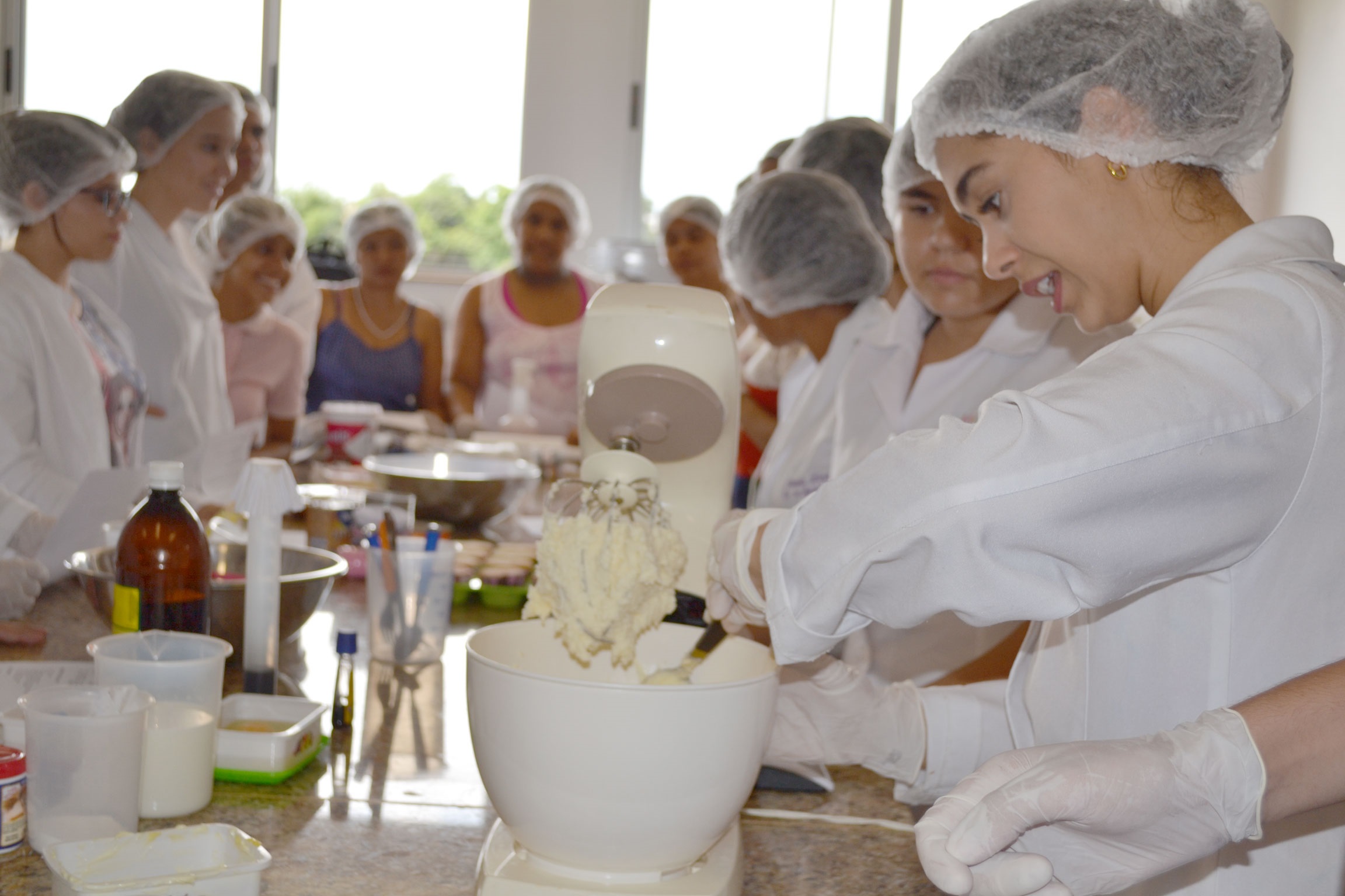 Foto do curso de Cupcake ministrado pela professora Talita Baeta, do Câmpus Inhumas