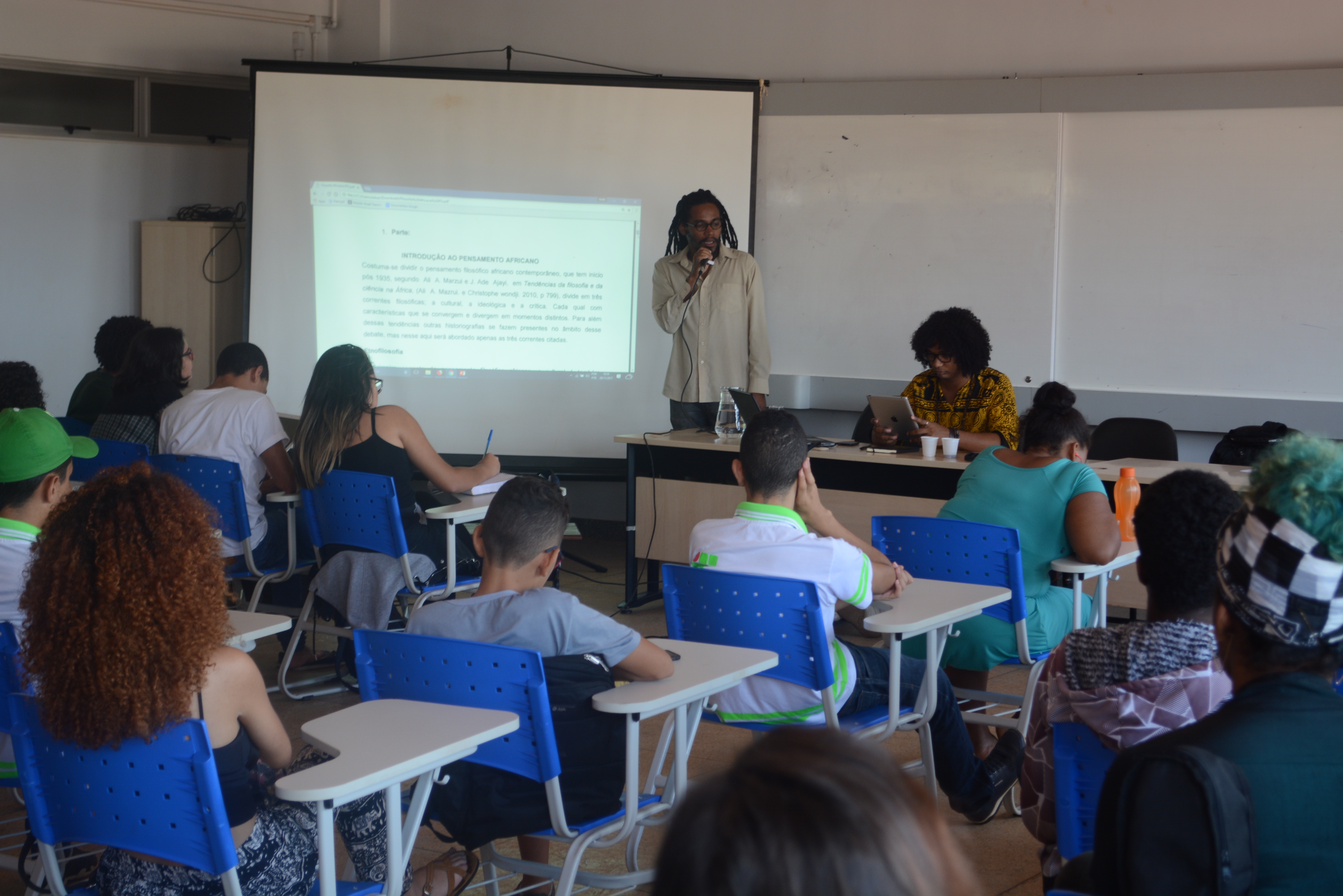 Palestra sobre Filosofia Africana, realizada por Eliseu Pessanha e Luis Ferrara