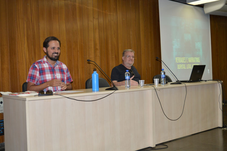 Semana da Licenciatura em História começou com palestra do professor da UFG, Carlos Oiti Berbert Junior