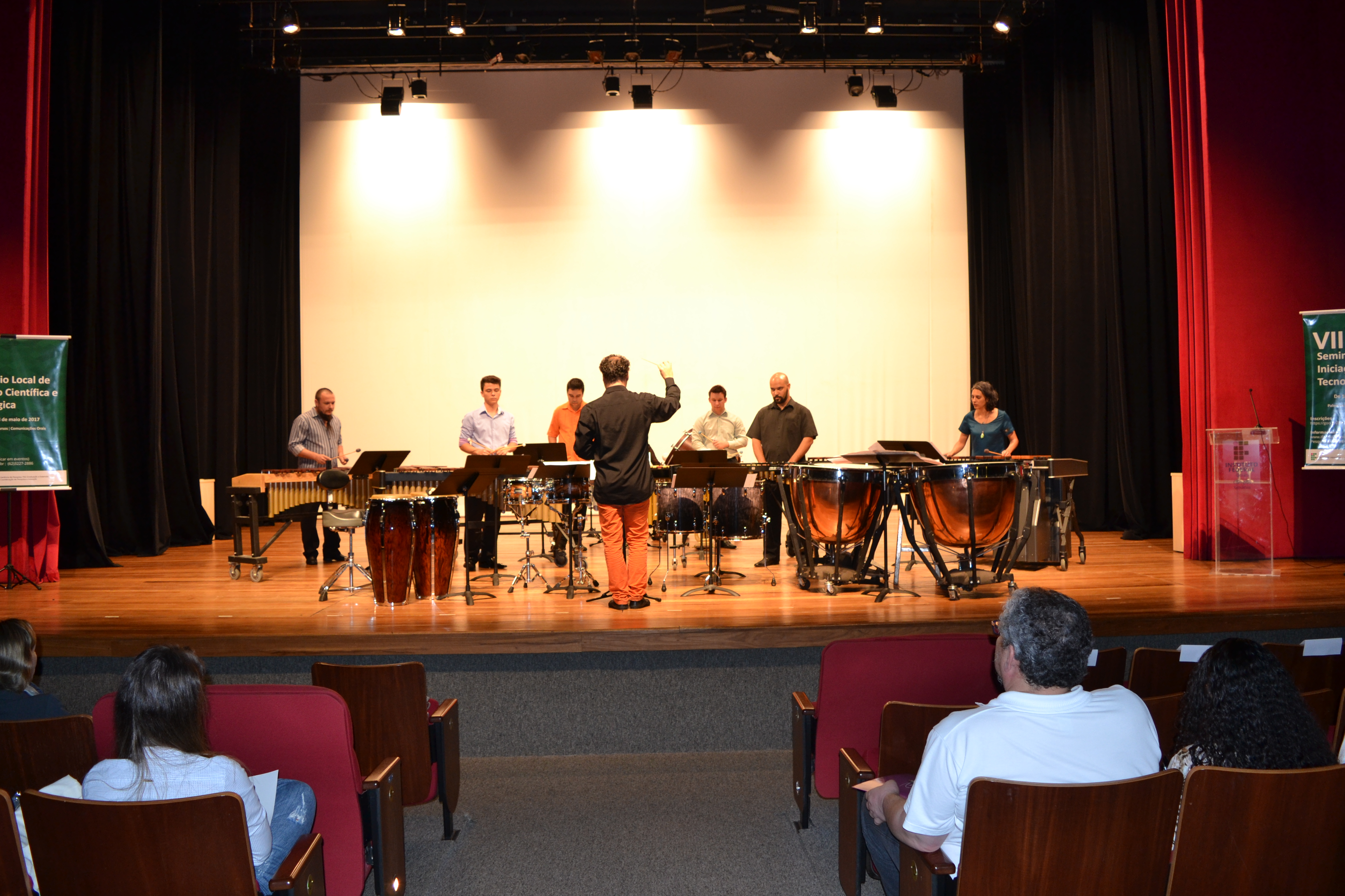 Grupo do Laboratório de Percussão do IFG (GruLaPe) se apresenta nesta quinta, 12, no Teatro do IFG.