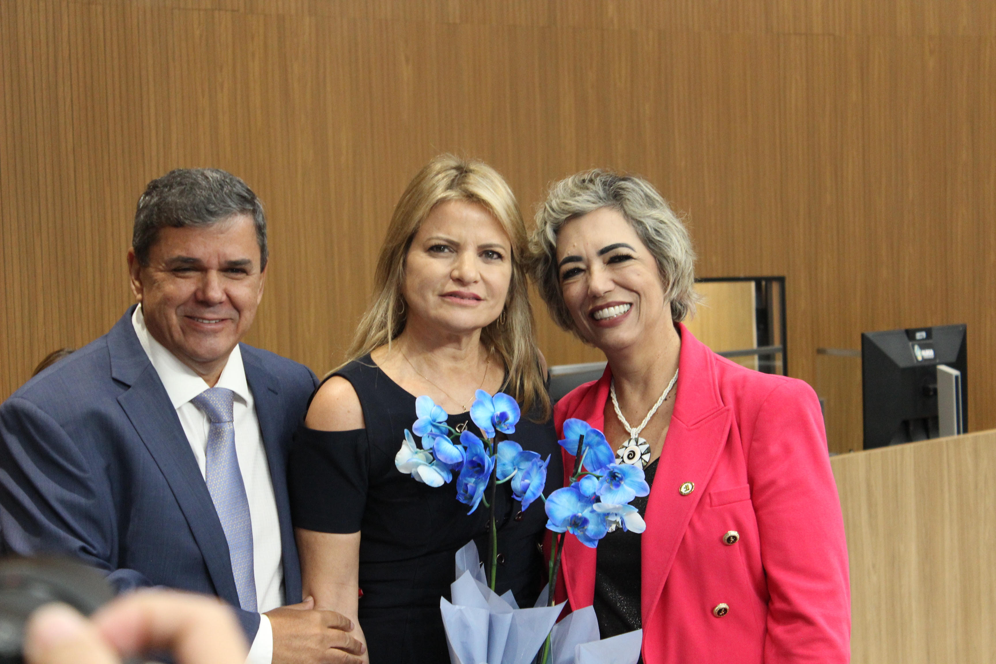 A reitora do IFG, professora Oneida, com o deputado estadual George Moraes e a deputada federal Flávia Moraes