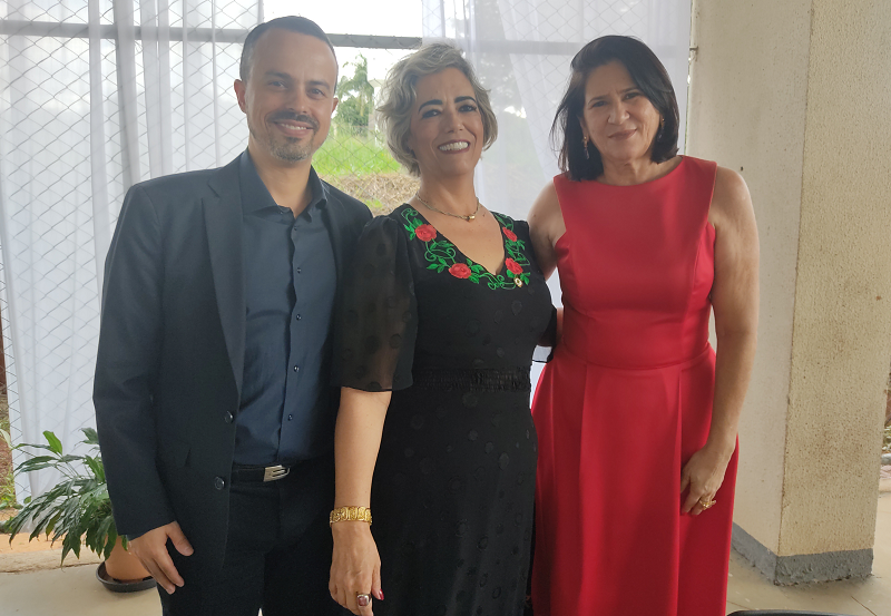 Diretor-geral do Câmpus Aparecida de Goiânia, Eduardo de Carvalho Rezende; reitora do IFG, Oneida Cristina Gomes Barcelos Irigon; e superintendente Municipal de Ensino de Aparecida de Goiânia, Idelma Maria de Oliveira Silva, que esteve representando o prefeito Vilmar Mariano na comemoração do aniversário do IFG Aparecida Diretor-geral do Câmpus Aparecida de Goiânia, Eduardo de Carvalho Rezende; reitora do IFG, Oneida Cristina Gomes Barcelos Irigon; e superintendente Municipal de Ensino de Aparecida de Goiânia, Idelma Maria de Oliveira Silva, que esteve representando o prefeito Vilmar Mariano na comemoração do aniversário do IFG Aparecida