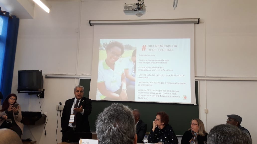 Reitor do IFG, Jerônimo Rodrigues, durante palestra na Conferência