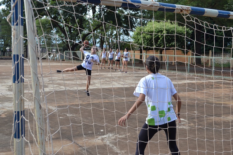 Treinamento da equipe de handebol do Câmpus Itumbiara